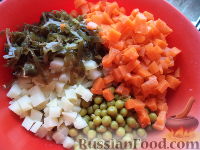 Фото приготовления рецепта: Постный салат "Оливье" с морской капустой и маслинами - шаг №9