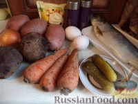 Фото приготовления рецепта: Салат "Селедка под шубой" с маринованными огурцами - шаг №1