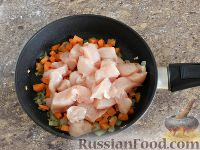 Фото приготовления рецепта: Куриное филе с пекинской капустой - шаг №6