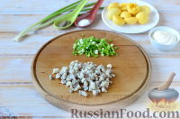 Фото приготовления рецепта: Яйца, фаршированные свеклой и сельдью - шаг №4