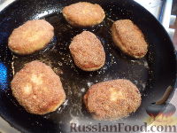 Фото приготовления рецепта: Картофель, жаренный с черемшой и яйцами - шаг №13