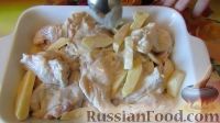 Фото приготовления рецепта: Куриные крылья с картошкой (в духовке) - шаг №5