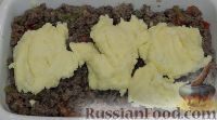 Фото приготовления рецепта: Картофельная запеканка с колбасой и сыром (на сковороде) - шаг №16