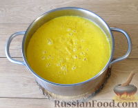 Фото приготовления рецепта: Тыквенный суп-пюре с кукурузой - шаг №9