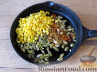 Фото приготовления рецепта: Тыквенный суп-пюре с кукурузой - шаг №10