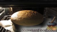 Фото приготовления рецепта: Домашний клюквенный торт - шаг №7