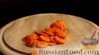 Фото приготовления рецепта: Куриная печень с луком и морковью - шаг №4