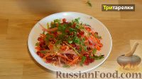 Фото приготовления рецепта: Салат из сырой свеклы, белой редьки и моркови - шаг №4