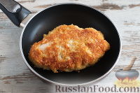 Фото приготовления рецепта: Куриная грудка в сырной панировке, с томатным соусом - шаг №13
