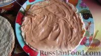 Фото приготовления рецепта: Торт «Домашний» с кремом из сгущенки - шаг №10