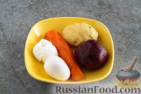 Фото приготовления рецепта: Слоеный салат с картофелем, морковью и свеклой - шаг №2