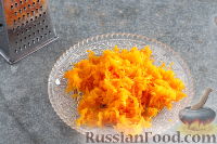 Фото приготовления рецепта: Слоеный салат с картофелем, морковью и свеклой - шаг №10