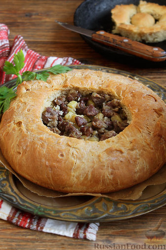 Пирог с мясом и картошкой из дрожжевого теста — пошаговый рецепт с фото