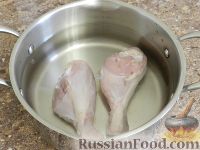 Фото приготовления рецепта: Куриный бульон  с омлетными блинчиками - шаг №4
