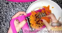 Фото приготовления рецепта: Морковные котлеты с манкой - шаг №2