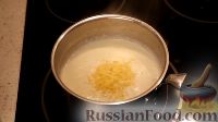 Фото приготовления рецепта: Минтай, запеченный в духовке под сырным соусом - шаг №7