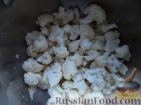 Фото приготовления рецепта: Салат из цветной капусты и яиц - шаг №3
