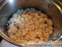 Фото приготовления рецепта: Солянка с колбасой и черносливом - шаг №2