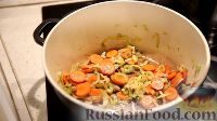 Фото приготовления рецепта: Суп с капустой, сосисками и картофелем - шаг №6