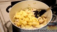 Фото приготовления рецепта: Суп с капустой, сосисками и картофелем - шаг №9