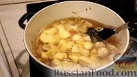 Фото приготовления рецепта: Суп с капустой, сосисками и картофелем - шаг №10