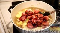 Фото приготовления рецепта: Суп с капустой, сосисками и картофелем - шаг №11
