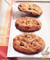 Фото к рецепту: Печенье с двумя видами шоколада и ирисками