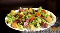 Фото приготовления рецепта: Салат с куриной печенью и яблоком - шаг №11