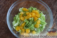 Фото приготовления рецепта: Салат "Золотое танго" с капустой, фруктами и пшеном - шаг №5
