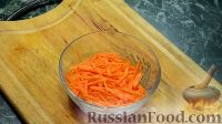 Фото приготовления рецепта: Закусочные шарики из моркови, плавленого сыра и яиц - шаг №10