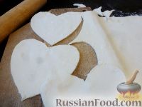 Фото приготовления рецепта: Слоёные сердечки с яблоками и творожным кремом - шаг №5