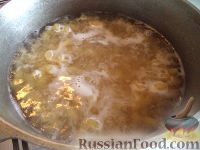 Фото приготовления рецепта: Суп молочный с макаронными изделиями - шаг №3