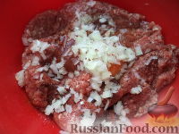 Фото приготовления рецепта: Фрикадельки с томатной подливкой - шаг №5