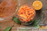 Фото приготовления рецепта: Маринованная селедка с овощами, лимоном и имбирем - шаг №11