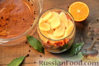 Фото приготовления рецепта: Маринованная селедка с овощами, лимоном и имбирем - шаг №12