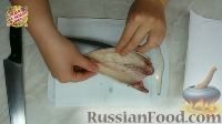 Фото приготовления рецепта: Маринованная скумбрия по-домашнему - шаг №3