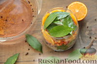 Фото приготовления рецепта: Маринованная селедка с овощами, лимоном и имбирем - шаг №15
