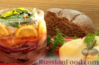 Фото приготовления рецепта: Маринованная селедка с овощами, лимоном и имбирем - шаг №17