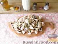 Фото приготовления рецепта: Куриное фрикасе с грибами, в сметанном соусе - шаг №3