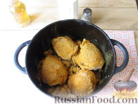 Фото приготовления рецепта: Куриное фрикасе с грибами, в сметанном соусе - шаг №7