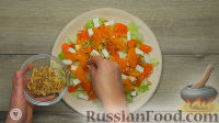 Фото приготовления рецепта: Оранжевый салат с мандаринами и хурмой - шаг №5