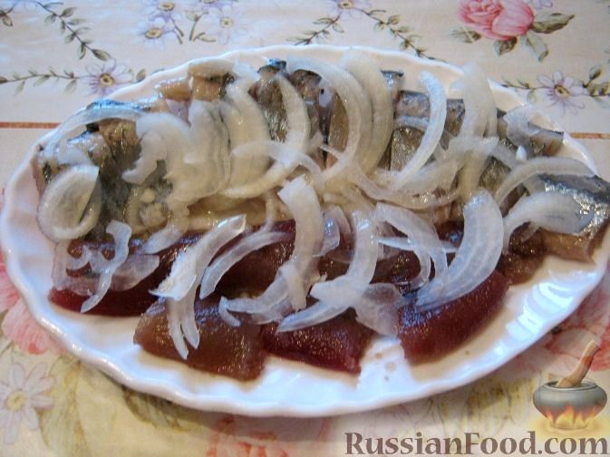 Малосольная сельдь с маринованным луком – пошаговый рецепт приготовления с фото