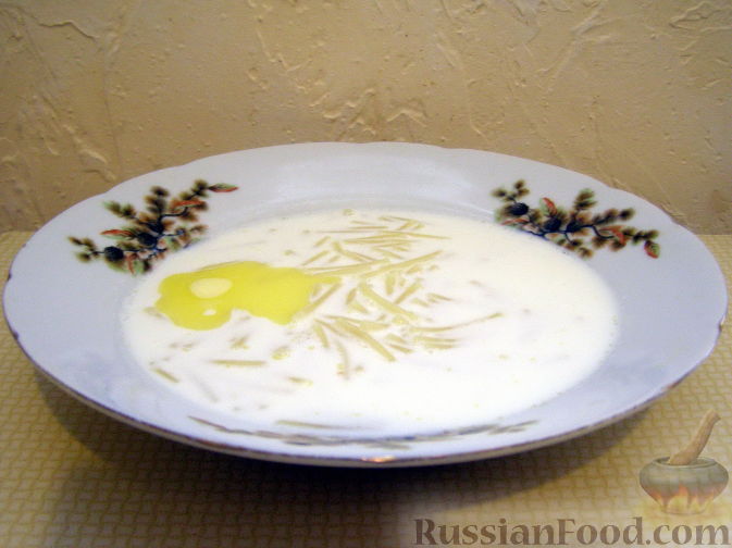 Классический молочный суп с яйцами и зеленью