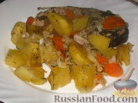 Фото к рецепту: Толстолобик, запеченный с овощами