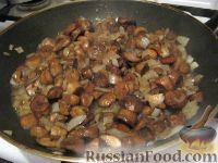 Фото приготовления рецепта: Куриный жульен с грибами - шаг №4