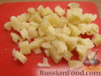Фото приготовления рецепта: Салат картофельный с маринованными огурцами и укропом - шаг №2