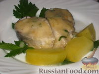 Фото к рецепту: Рыба отварная с лимонным соусом и картофелем на гарнир