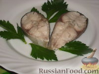 Фото приготовления рецепта: Рыба отварная с лимонным соусом и картофелем на гарнир - шаг №9