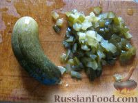 Фото приготовления рецепта: Праздничный слоеный салат с копченой ветчиной - шаг №4