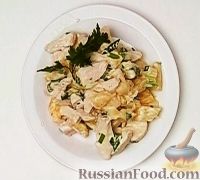 Фото к рецепту: Салат из курицы с ананасом